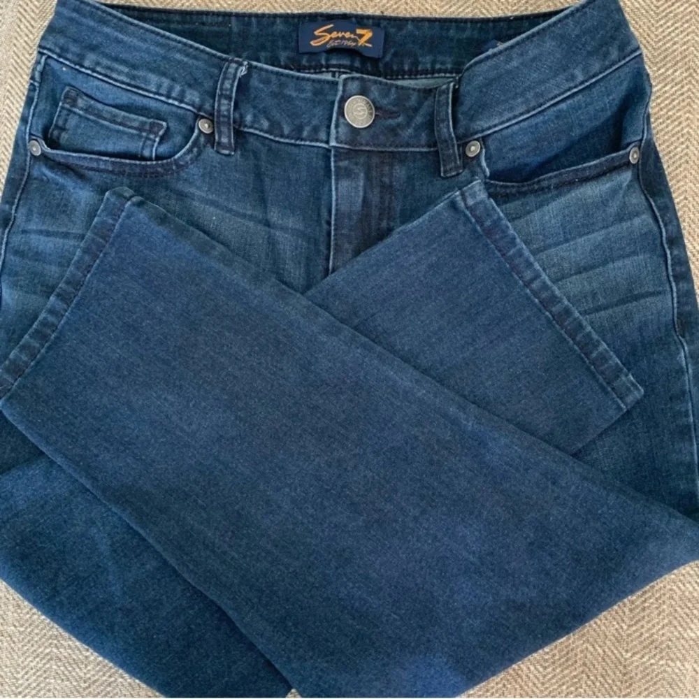 Excellent Preowned Condition Seven 7 Skinny Jeans Size 8. Very cute.